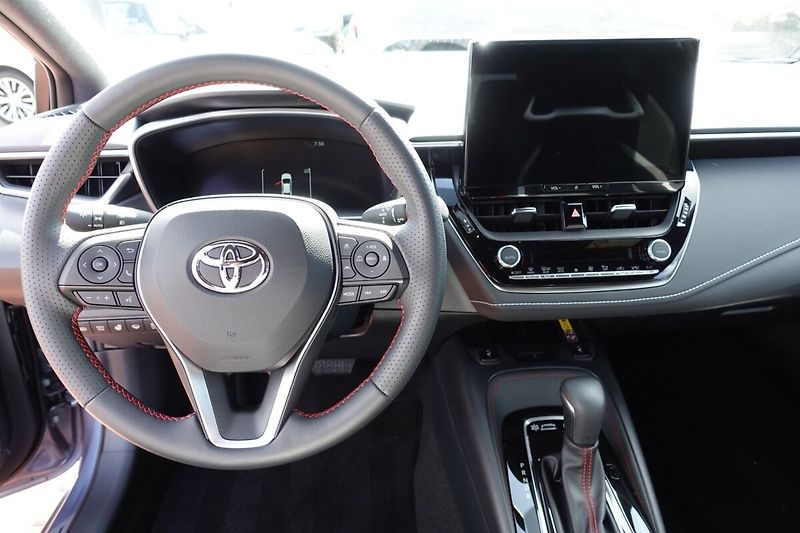 Toyota Corolla 1,8 HEV GR Spot - fotka 15 z 31