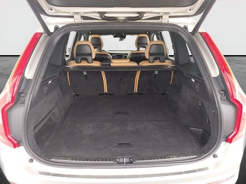 Volvo XC90 (2017) D5 AWD - fotka 14 z 23