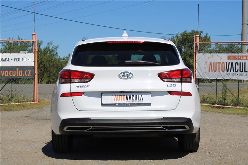 Hyundai i30 1,5 i  SMART, VÝHŘEVY, ČR - fotka 6 z 34