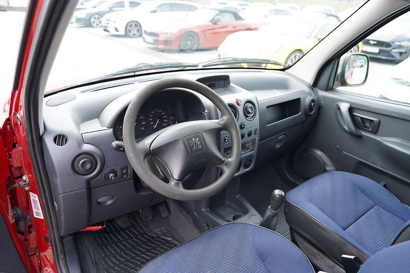Peugeot Partner 1.4i, ČR, 5 míst - fotka 20 z 26