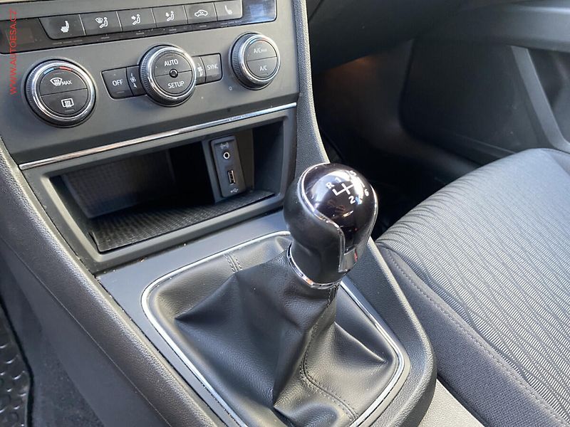 Seat Leon (2016) 1.4 TSi, Style, LED, +ALU - fotka 16 z 18