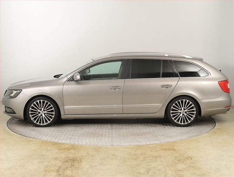 Škoda Superb (2014) Laurin&Klement 3.6 FSI V6 - fotka 3 z 23