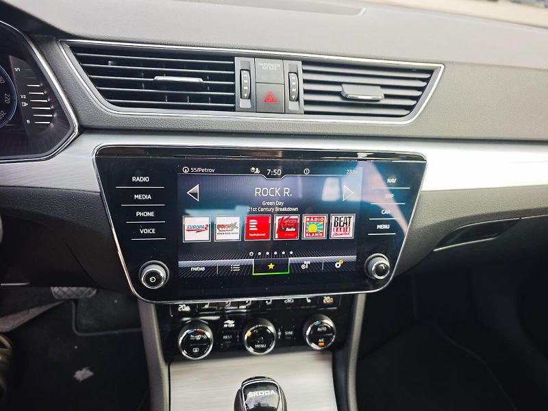 Škoda Superb - fotka 6 z 25