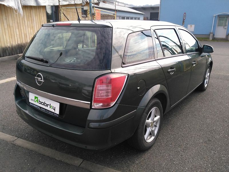 Opel Astra 1,6i /85 kW/ - fotka 3 z 28