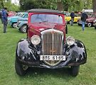 Habrovany cestovaly časem. Park zaplnily historické automobily i motorky.