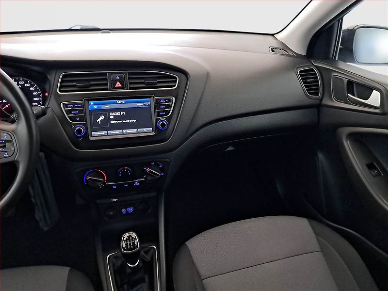 Hyundai i20 (2020) 1.0 T-GDI, Tempomat - fotka 8 z 18