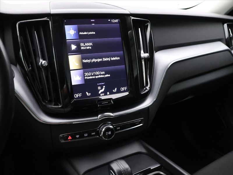 Volvo XC60 2,0 B4 Drive-E MomentumPro AWD - fotka 20 z 28