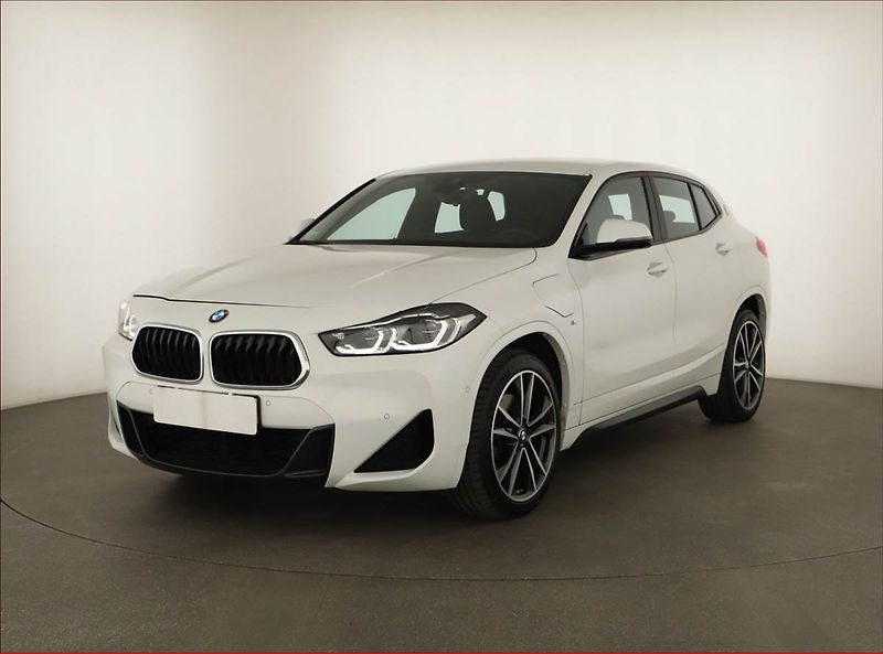 BMW X2 (2021) xDrive25e - fotka 2 z 21