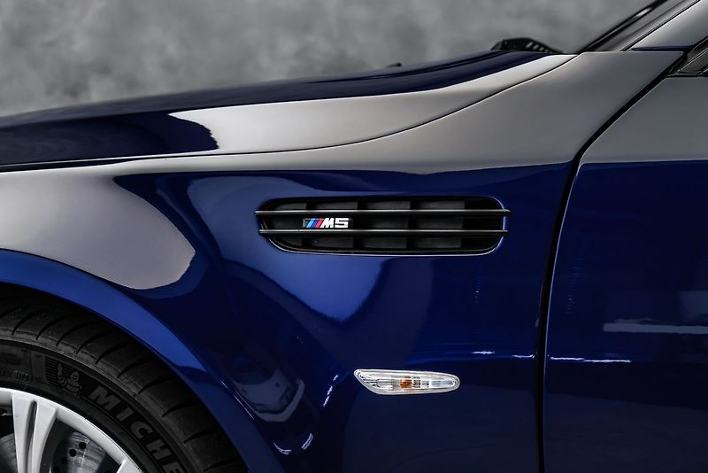 BMW M5 V10 5.0 manuál - fotka 10 z 23