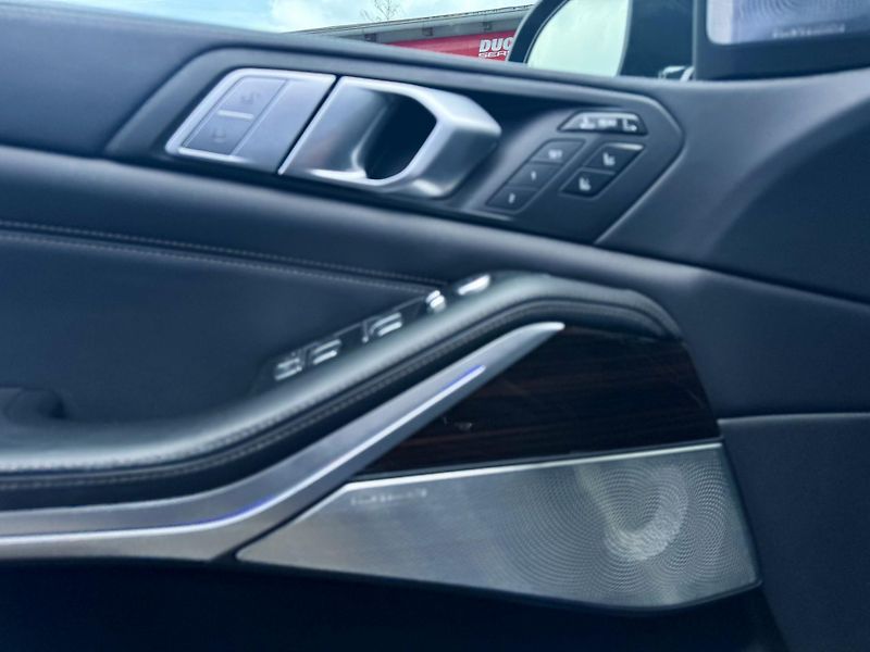 BMW X7 (2020) M50i PANO B&W TV NIGHTvis - fotka 9 z 12