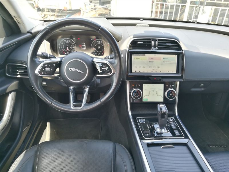Jaguar XE 2,0 T 52000 km - fotka 5 z 23