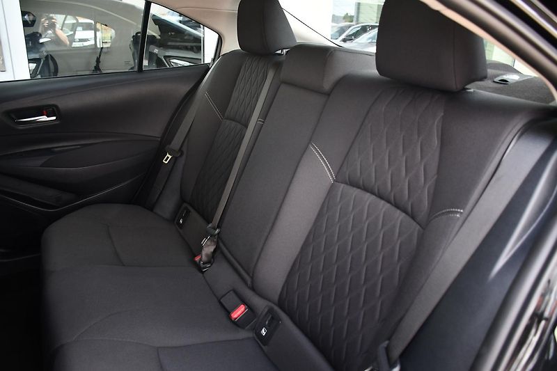 Toyota Corolla 1.5VVT-i 1M 2xKOLA  - fotka 18 z 36