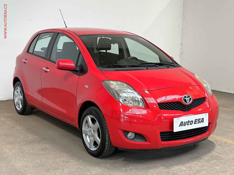 Toyota Yaris (2010) 1.0 i, ČR, STK10/28, AC - fotografie inzerátu