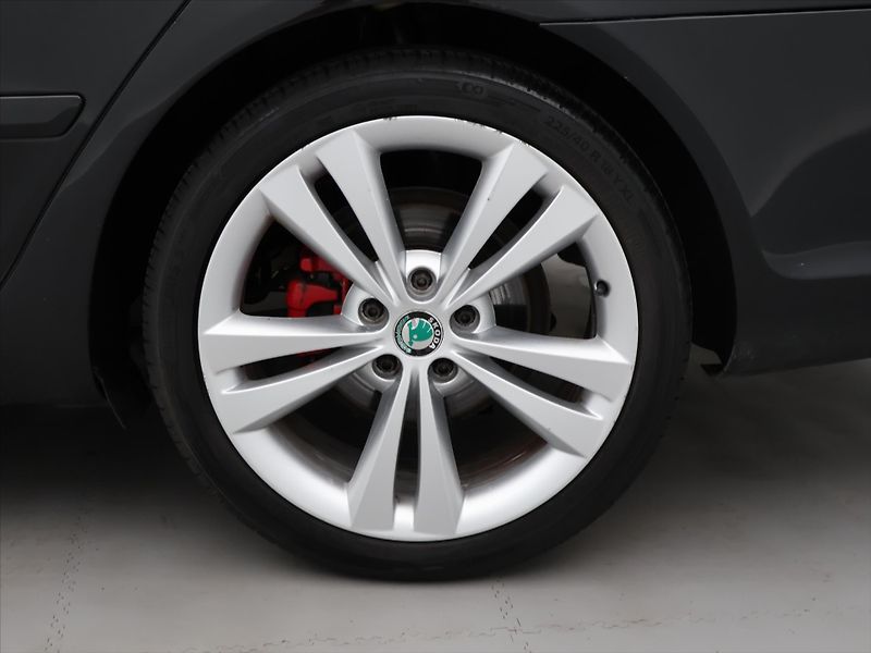Škoda Octavia 2,0 TDI RS 125kW Xenon Navi - fotka 26 z 33