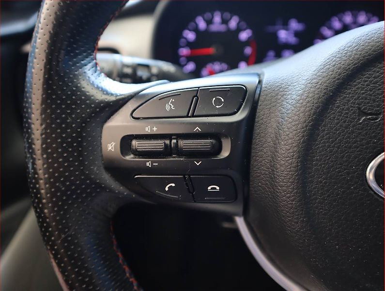 Kia Stonic (2018) 1.25 CVVT, Xenony, Tempomat - fotka 16 z 18