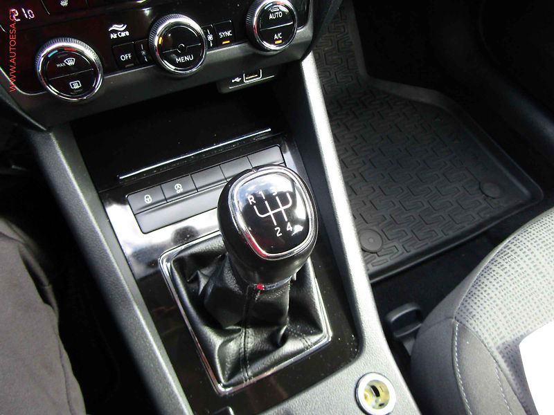 Škoda Octavia (2017) 1.6 TDi, 2.maj,ČR, AC - fotka 17 z 20
