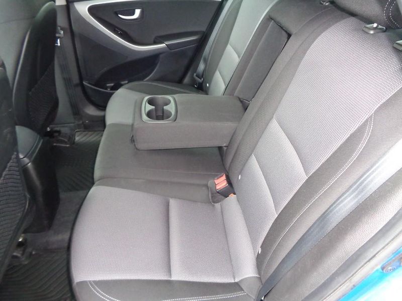 Hyundai i30 1.6i GDI Weekend - fotka 17 z 25