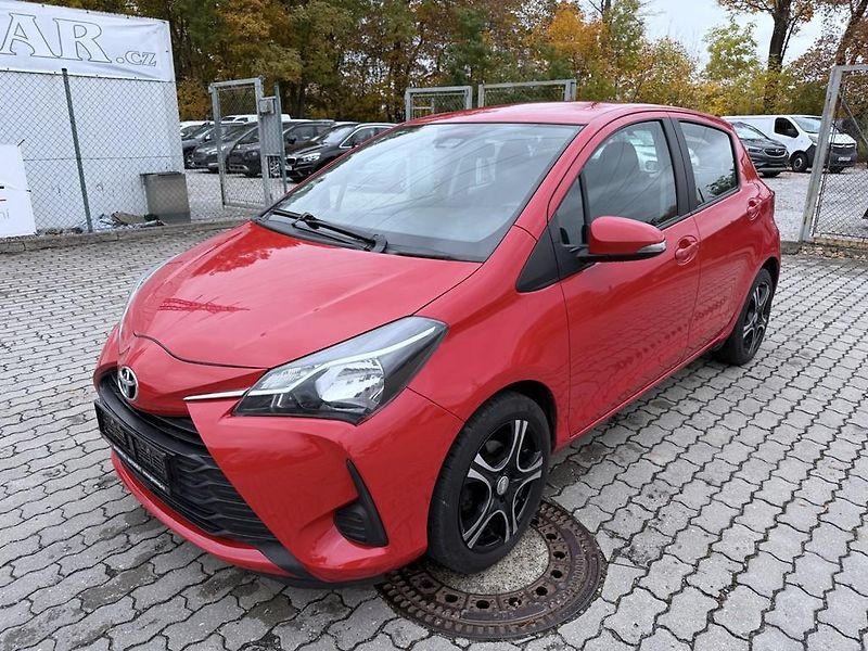 Toyota Yaris 1.0i 51 kW klima, serviska - fotka 1 z 17