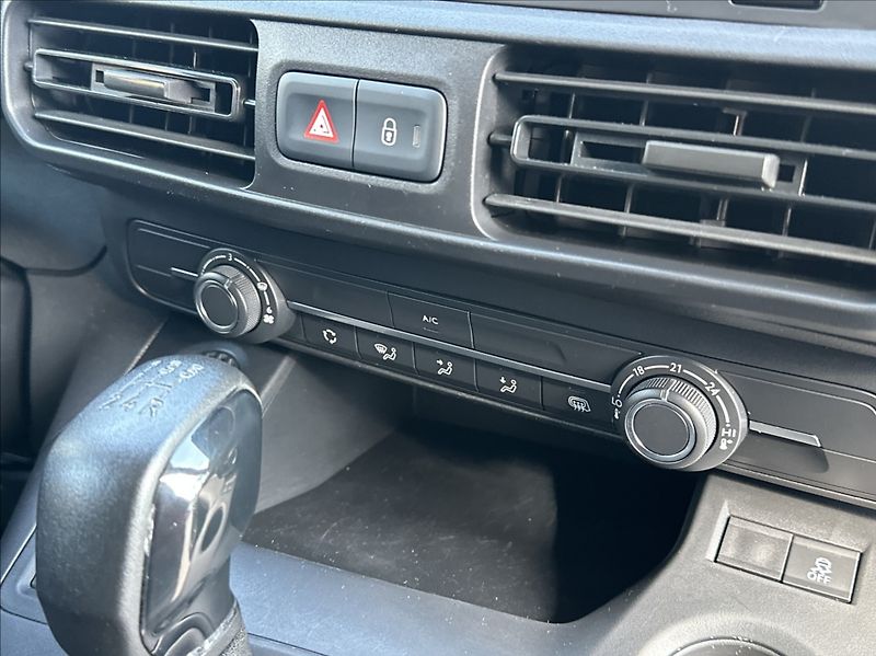 Peugeot Partner 1,5 BlueHDI 102PS  Van Active - fotka 22 z 53