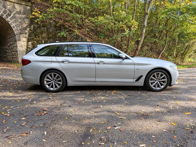 BMW Řada 5 2,0 530i xDrive Luxury Line - fotka 8 z 40
