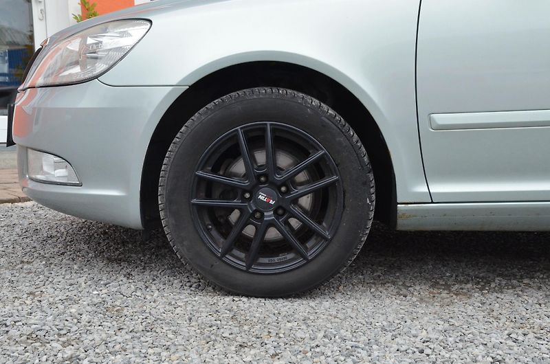 Škoda Octavia (2009) 1.6 MPi 75kW Ambition / ČR - fotka 11 z 31