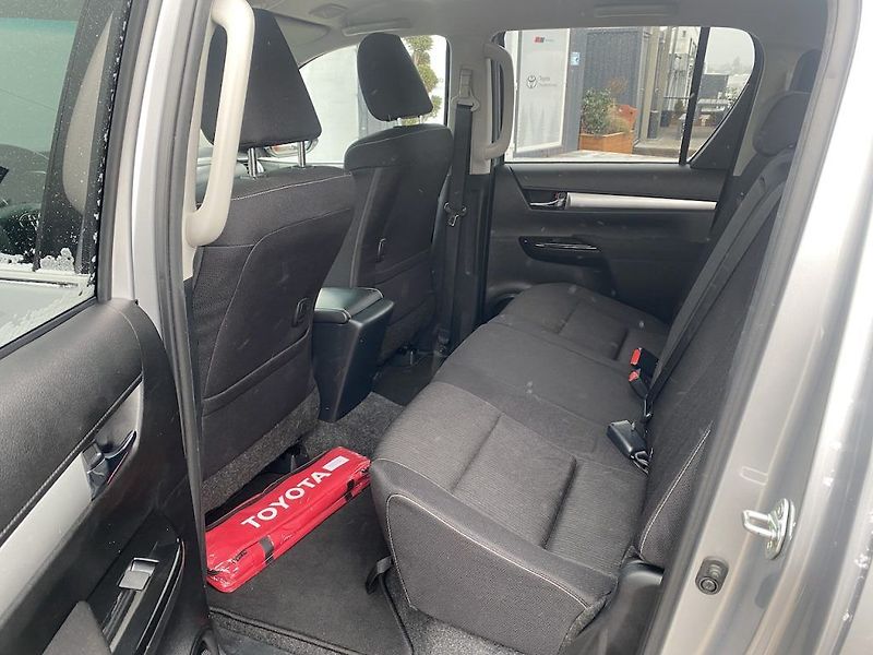 Toyota Hilux 2.4D, ČR-1m, Active, 4x4, DPH - fotka 11 z 33