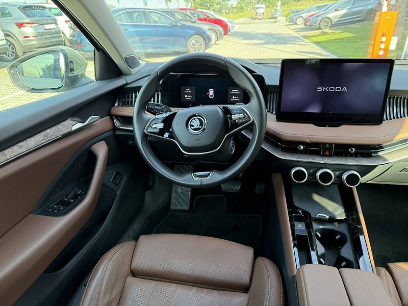 Škoda Superb Combi L&K 2,0 TDI 110kW DSG7/. - fotka 17 z 26