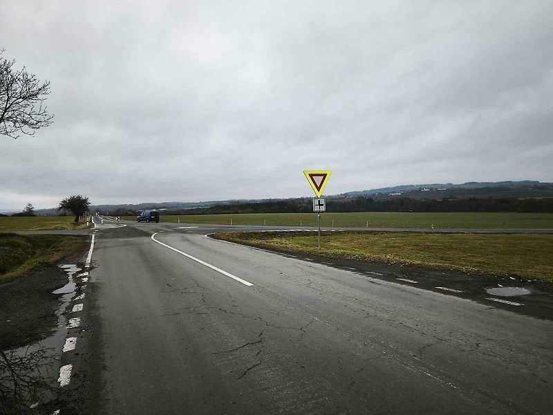 Nejnebezpečnější křižovatka v Plzeňském kraji se nachází u obce Hořehledy.