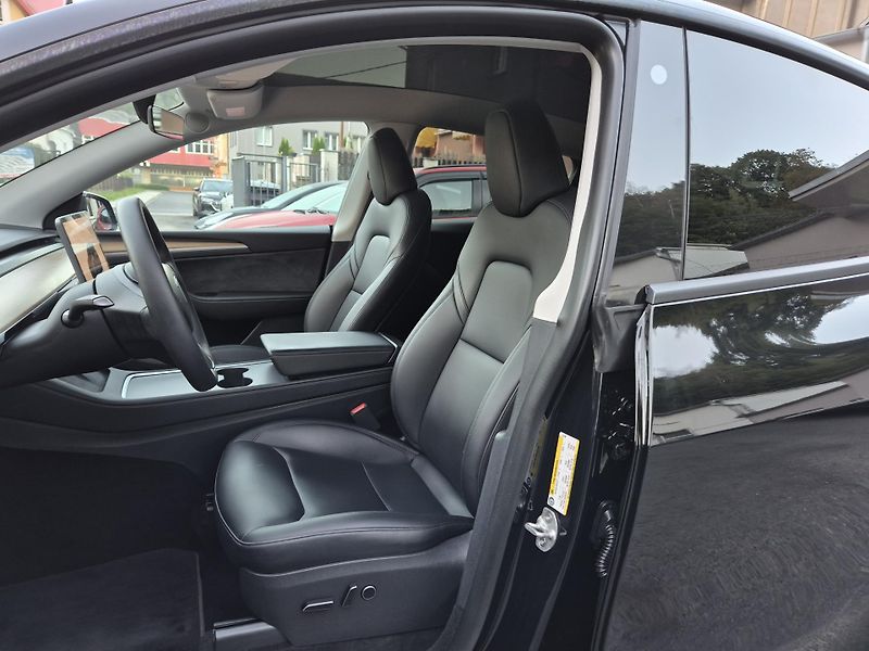 Tesla Model Y RWD 235kw 95,3 % - fotka 42 z 49