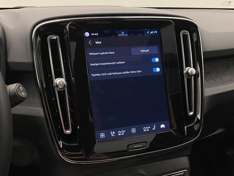 Volvo XC40 PURE ELECTRIC RECHARGE TWIN - fotka 52 z 58