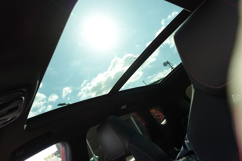 MG HS 1,5i 119kW M/T Elegance Panora - fotka 28 z 33