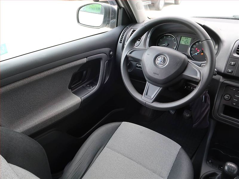 Škoda Fabia (2014) 1.2 TSI, Vyhř. sedaček - fotka 7 z 15