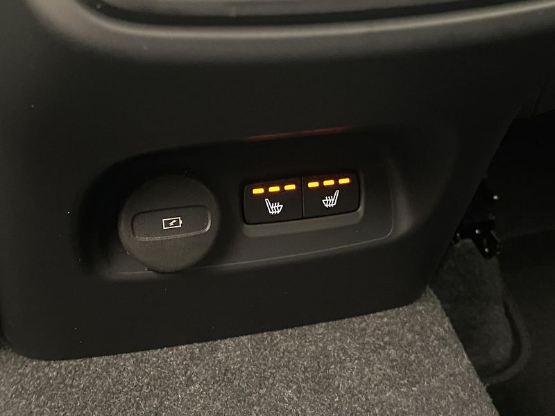 Volvo XC40 B4 CORE AUT  - fotka 29 z 49