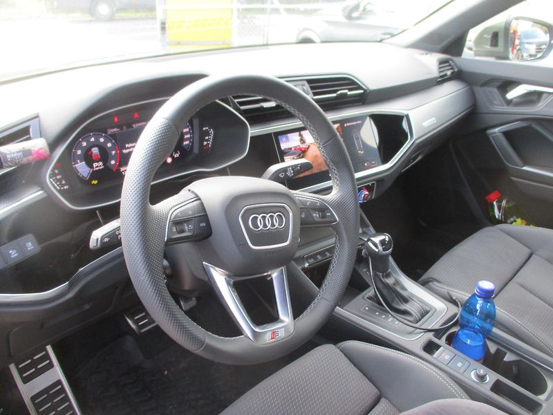 Audi Q3 (2025) 35 TFSi S Line - fotka 10 z 12