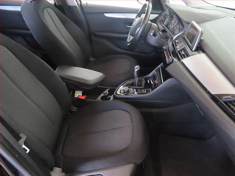 BMW Řada 2 (2015) 218i Active Tourer, Serv.kniha - fotka 9 z 14