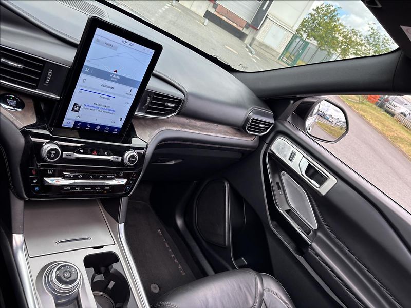 Ford Explorer 3,0 V6 PHEV Platinum AWD 7Míst - fotka 61 z 65