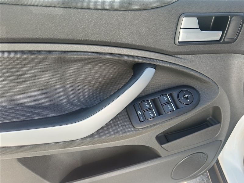 Ford Kuga 2,0 TDCi - fotka 18 z 21