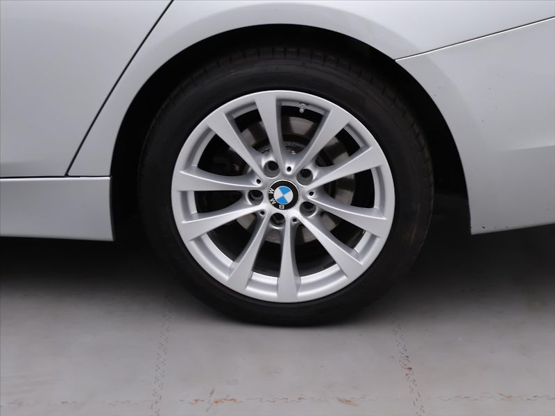 BMW Řada 3 2,0 318da 110kW Advantage - fotka 21 z 28