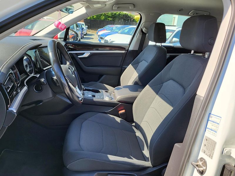 Volkswagen Touareg 3.0 V6 TDi DSG 4MOTION - fotka 7 z 47