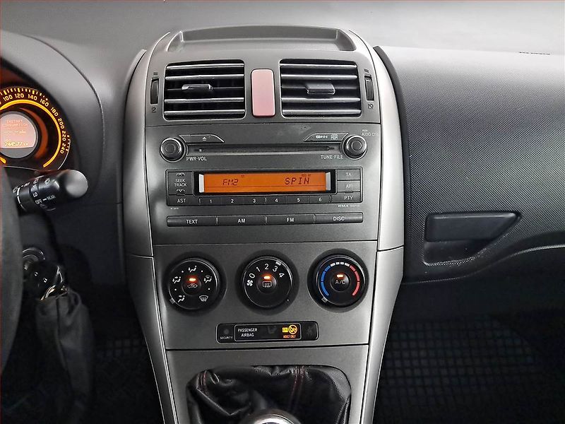 Toyota Auris (2007) 1.6 Dual VVT-i, nová STK - fotka 12 z 16