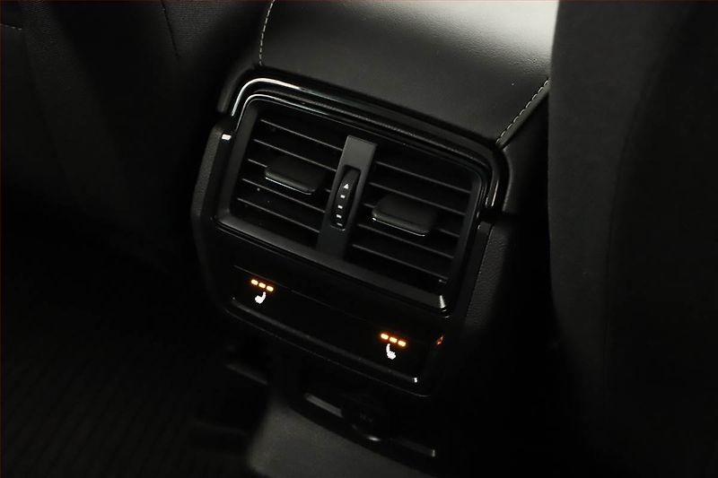 Škoda Karoq (2024) 1.5 TSI, FRESH - fotka 15 z 17