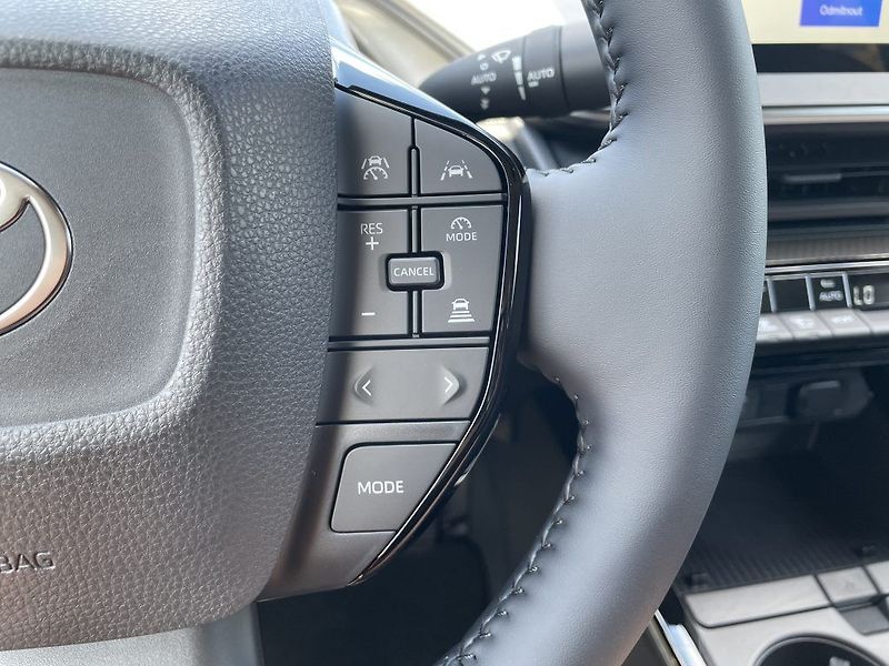Toyota Prius 2.0 Plug-in Hybrid Prestige - fotka 21 z 30