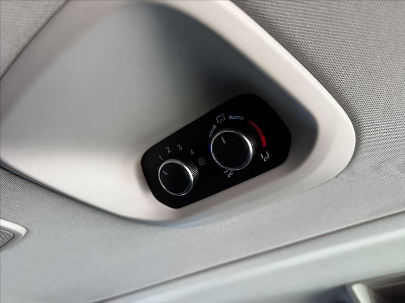 Ford Tourneo Custom 2,0 Long,96kW,po servisu - fotka 14 z 30