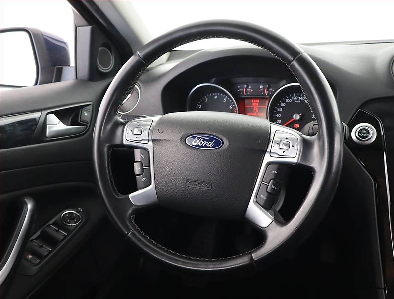 Ford Mondeo (2011) 1.6 EcoBoost, Xenony, Tempomat - fotka 14 z 21