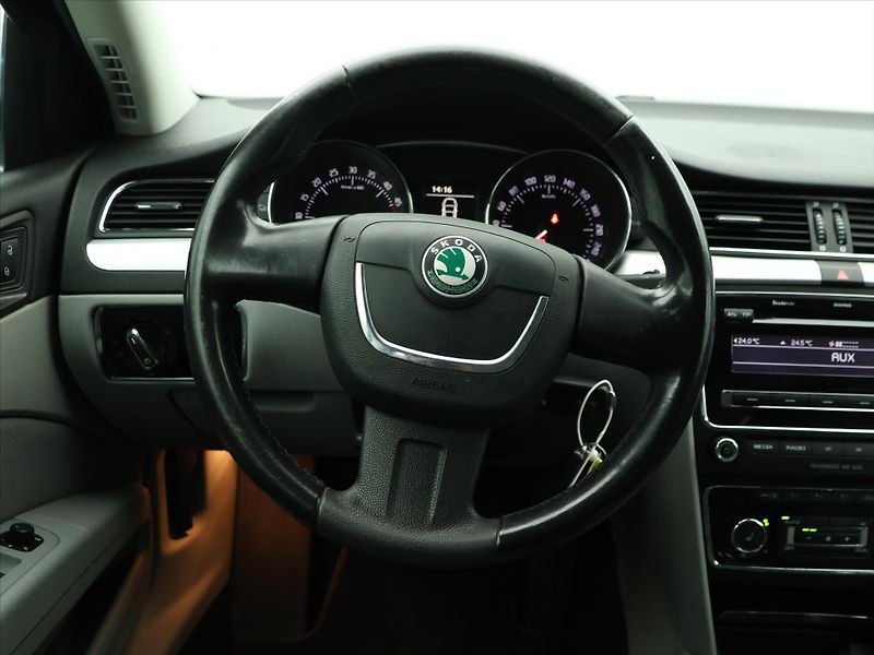 Škoda Superb 2,0 TDI 103kW Ambition Tažné - fotka 23 z 31