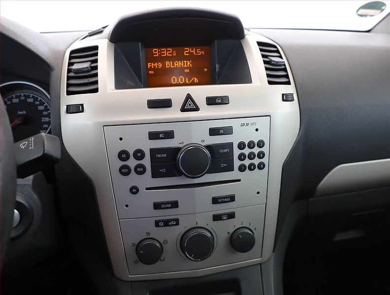 Opel Zafira (2008) 1.8, 7 míst, po STK, Tažné - fotka 9 z 18