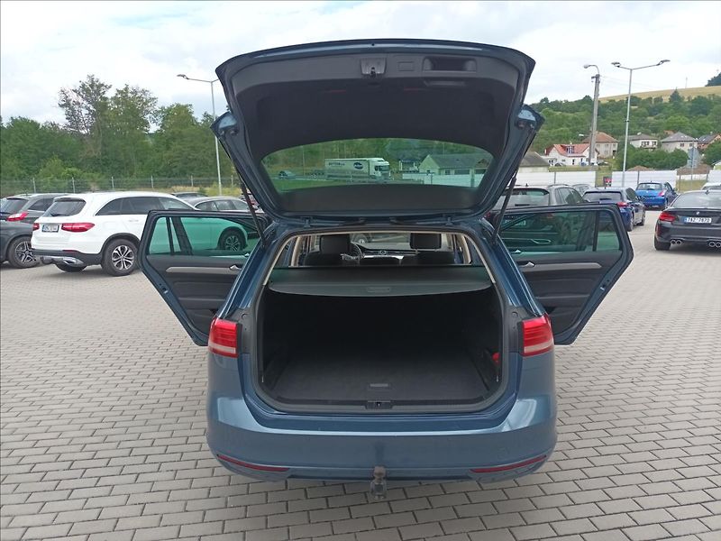 Volkswagen Passat 2,0 TDI,110kw,LED,SERVIS,TAŽNÉ - fotka 19 z 49