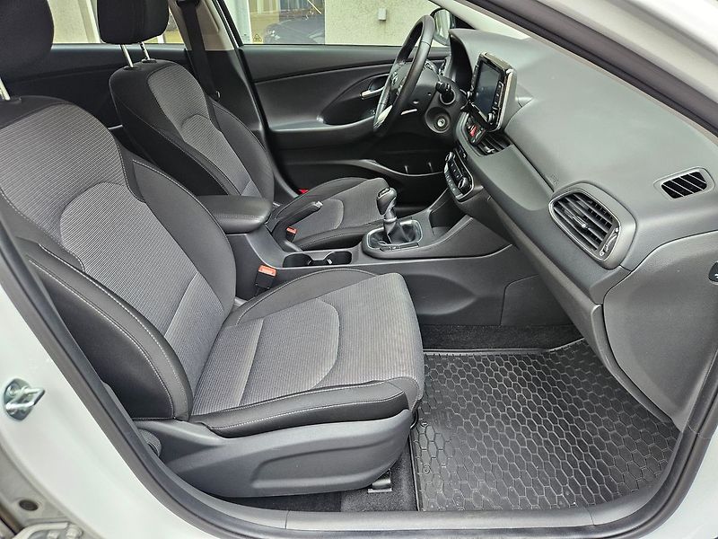 Hyundai i30 1,5i, Comfort 16, 1.majitel - fotka 25 z 32
