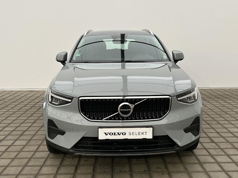 Volvo XC40 2.0 B3 ESSENTIAL - fotka 2 z 30
