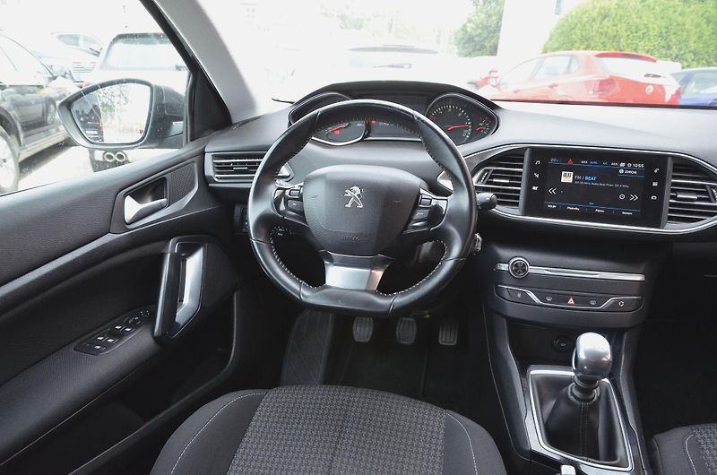 Peugeot 308 (2019) 1.5 HDi 96kW NAVI /STK 06/2028 - fotka 13 z 29